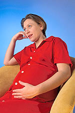 Έγκυος γυναίκα: Γυναίκες άνω των 50 ετών, μετά την εμμηνόπαυση, μπορούν να τεκνοποιήσουν με τεχνητή γονιμοποίηση από δωρεά ωαρίων.