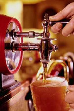 Μπύρα κια βιταμίνες: Η μπύρα μπορεί να έχει προστατευτική δράση για την καρδία λόγω της περιεκτικότητάς της σε φυλλικό οξύ.