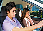 Οδική ασφάλεια: Η δημιουργία και αποστολή μικρών μηνυμάτων τύπου SMS με το κινητό τηλέφωνο είναι η χειρότερη μορφή περισπασμού της προσοχής του οδηγού.