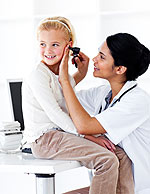 Ο πόνος στα αυτιά στα παιδιά σχετίζεται συχνότερα με ωτίτιδα παρά στους ενήλικες.