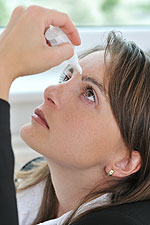 Για τη θεραπεία της ξηροφθαλμίας χρησιμοποιούνται τα τεχνητά δάκρυα.
