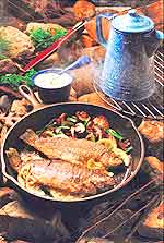 Τα λιπαρά ψάρια (σολομός, σαρδέλες, σκουμπρί, κολιός), είναι πλούσια σε βιταμίνη D.