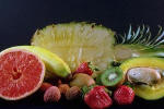 Η καλύτερη πηγή βιταμίνης Γ είναι τα φρούτα και λαχανικά, από τα οποία πρέπει καθημερινά να τρώμε άφθονες ποσότητες.