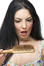 Οι αιτίες που προκαλούν πτώση των μαλλιών και αλωπεκία είναι πάρα πολλές. 