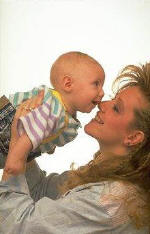Ο μητρικός θηλασμός βοηθά το παιδί σε σωματικό και πνευματικό επίπεδο. 