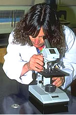 Στην αναιμία χρειάζεται εξέταση αίματος στο μικροσκόπιο.