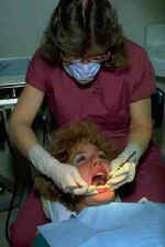 Ο ρόλος των γιατρών και των οδοντιάτρων στην ανίχνευση των καρκίνων του στόματος είναι πρωταρχικός.