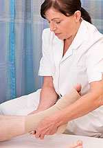 Το φούσκωμα, πρήξιμο ή οίδημα στα πόδια και αστράγαλους μπορεί να προκληθεί από πολλές αιτίες. 