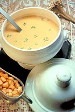 Δίαιτα και σούπα: Εάν τρώμε στην αρχή του γεύματος, μια σούπα με λίγες θερμίδες της τάξης των 100 έως 150 θερμίδων, γεμίζουμε το στομάχι μας και θα τρώμε συνολικά λιγότερα.