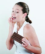 Η σοκολάτα πλούσια σε κακάο, εμπλουτισμένη με φυτοστερόλες μειώνει την ολική και κακή χοληστερόλη LDL.