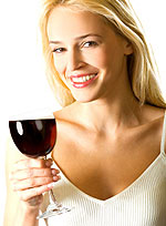 Λίγο αλκοόλ, (οποιοσδήποτε μορφής, μπύρα, κρασί ή από άλλο αλκοολούχο ποτό) πιθανόν βοηθά την υγεία. 