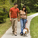 Το περπάτημα αποδεικνύεται ότι μπορεί να βοηθήσει σημαντικά όχι μόνο τη σωματική υγεία αλλά και την ψυχική υγεία.